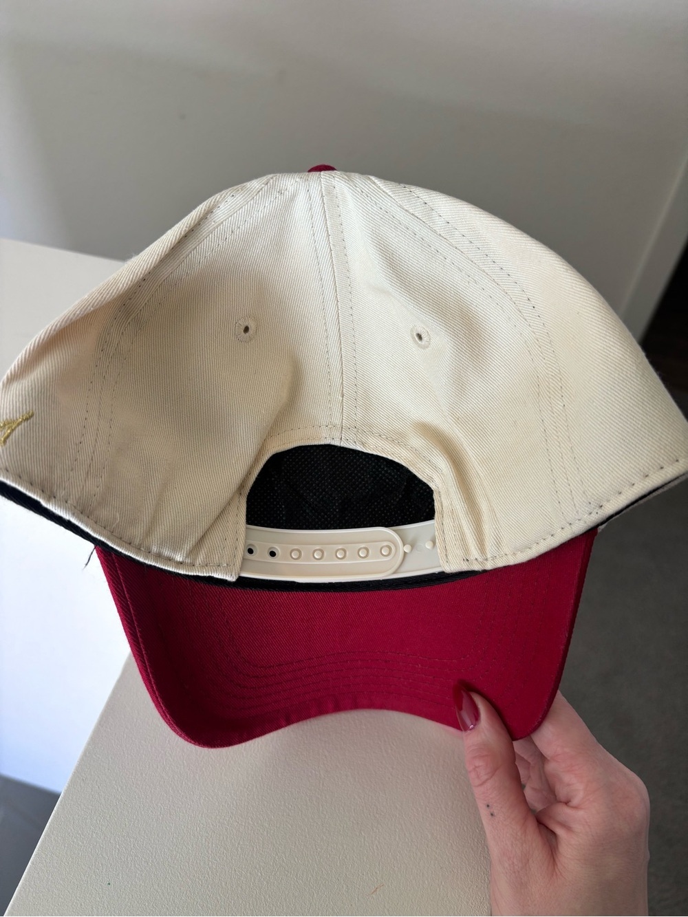 True Brvnd - Dallas Two-Tone Baseball Cap - white & Red - Picture 4 of 5